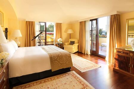 bedroom at four seasons sultanahmet hotel turkey