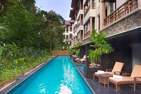 luxury-pool-access-south-wing-at-the-andaman-hotel-malaysia