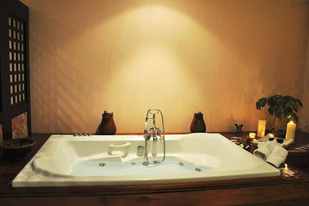Spa bath at Hotel Saratoga Cuba