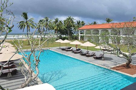Full view of the pool at Ayurveda Maha Gedara Sri Lanka